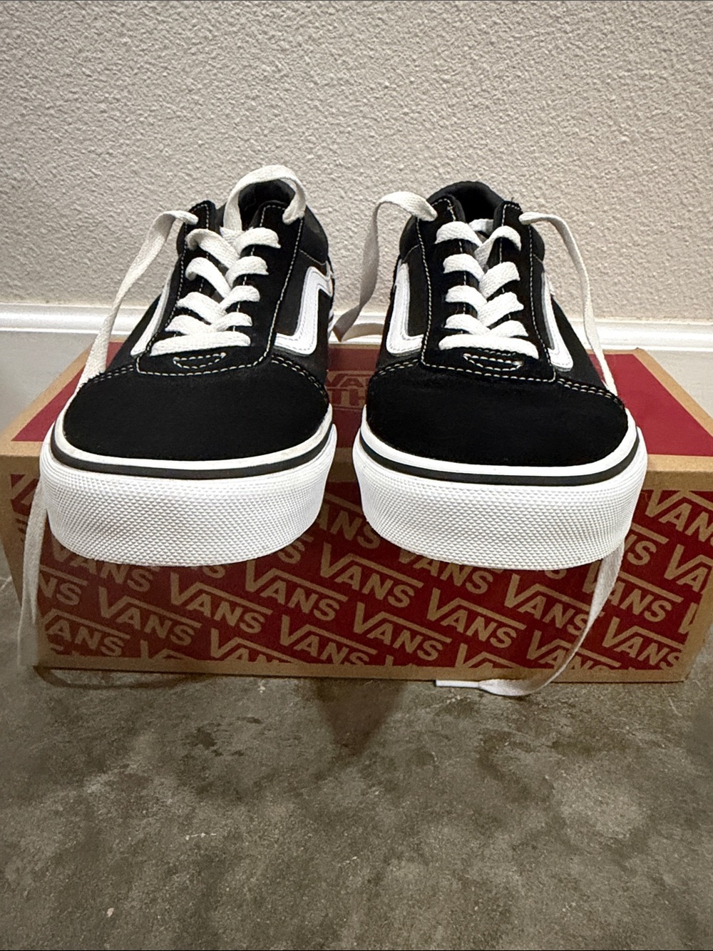 Vans Old Skool- Youth 5.5 (Men’s 5.5 / Women’s 7) - Picture 2 of 8